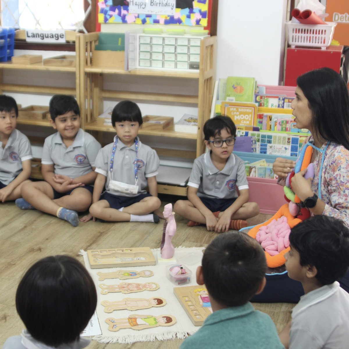 Thematic & Conceptual School Naming Shapes Perception and Drives Enrollment Decisions